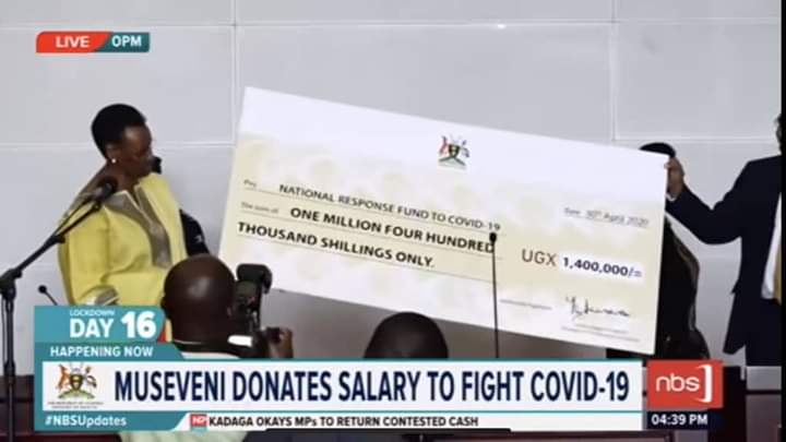 munassingo's tweet photo. @KagutaMuseveni gave @BebeCoolUG 600m + landcruiser V8.
He gave Kusasira Catherine 600 + Landcruiser V8.

He gave @eddykenzoficial 600m + a v8.

He gave DJ Michael 30m.

He gave Big eye 30m

The same president donated 1.4m to the rest of the country to fight Corona🤣

What a joke https://t.co/Yrlfyyk13l