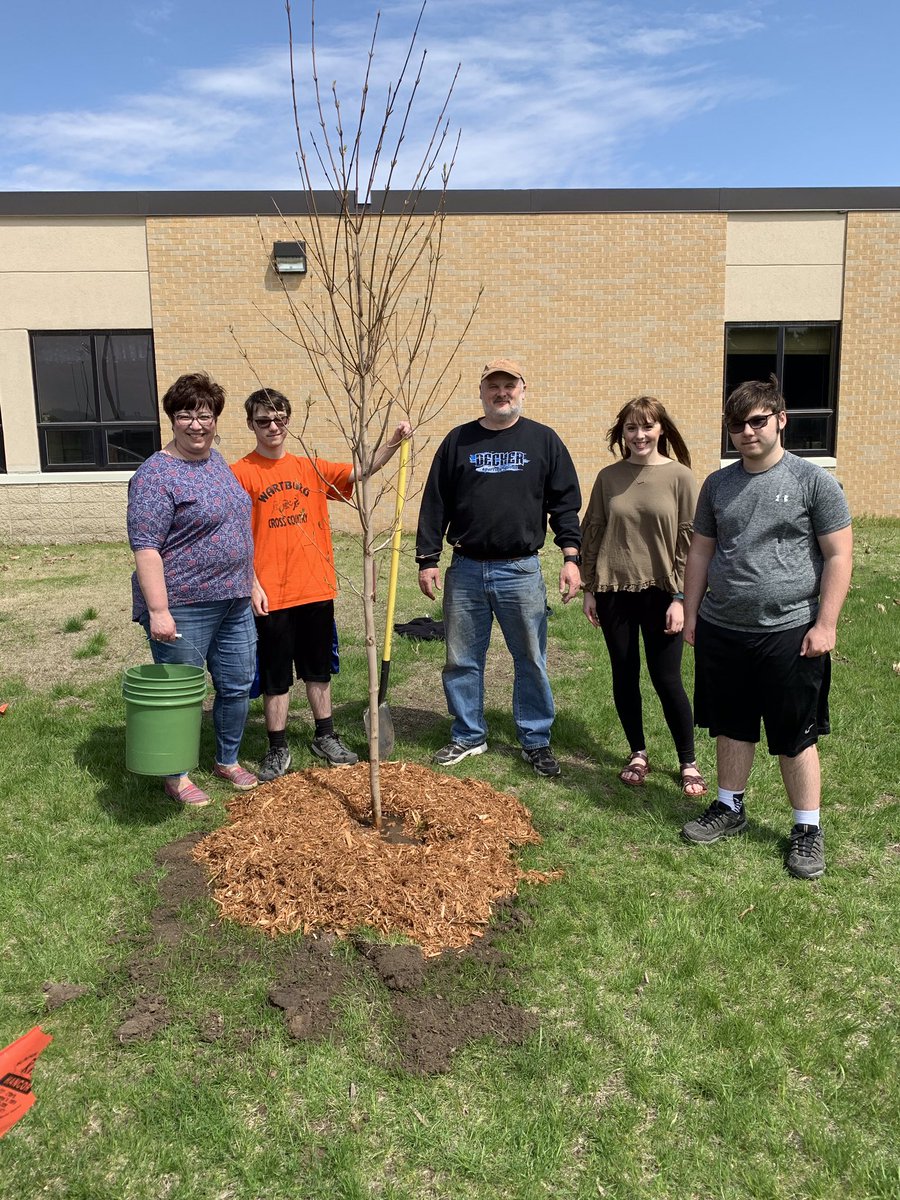 RRMR_Elementary's tweet photo. Trees for Kids Grant allowed us to plan these trees (and more) today. @iowadnr @globegazette @CCPress @julie_salisbury https://t.co/fx5UtdytZB