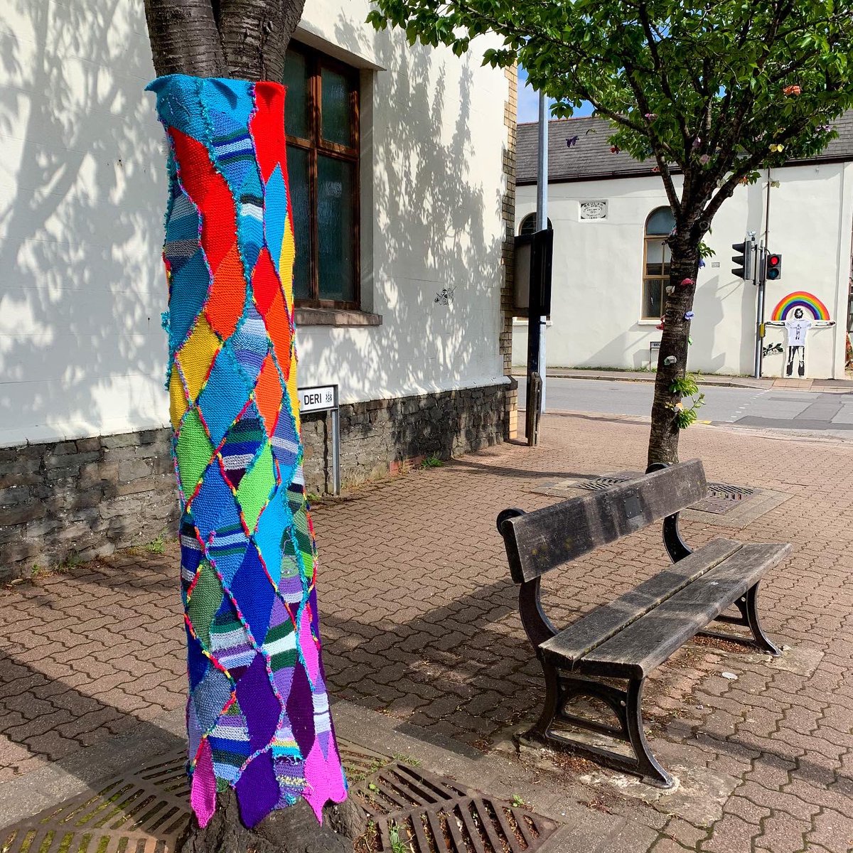 Those knitters have been at it again! Loving these colourful additions to the village 🦋 🌈 

#secretknitters #rhiwbina #cardiff