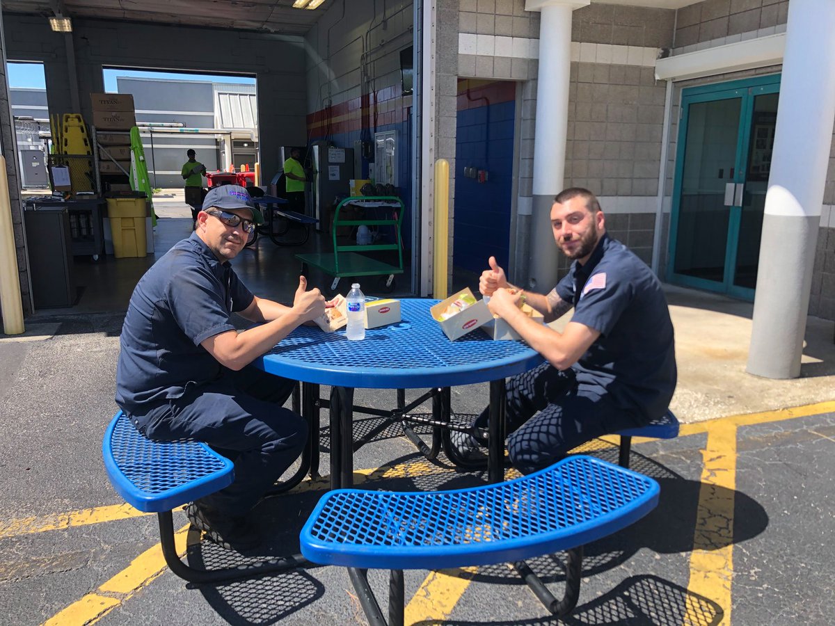 ClearwaterArea's tweet photo. Thank you to our restaurant partner @jasonsdeli of @MyClearwater for helping us Fuel The Frontline at @Sunstar_EMS!

#AMPLIFYtheGOOD
#StrongerTogether
@Amplify_CEO https://t.co/TdpJdsRh2u