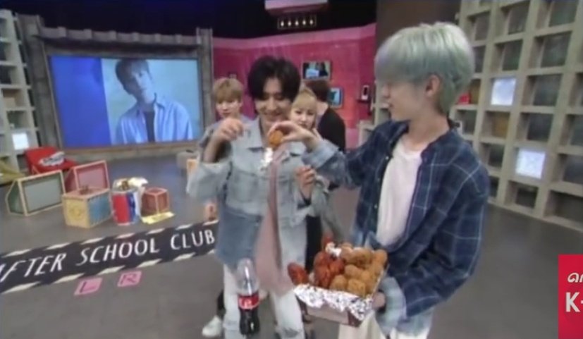 Jae giving chicken to members who does aegyo, wonpil didn't do aegyo well but jae still insisted to give wonpil a chicken at the end 