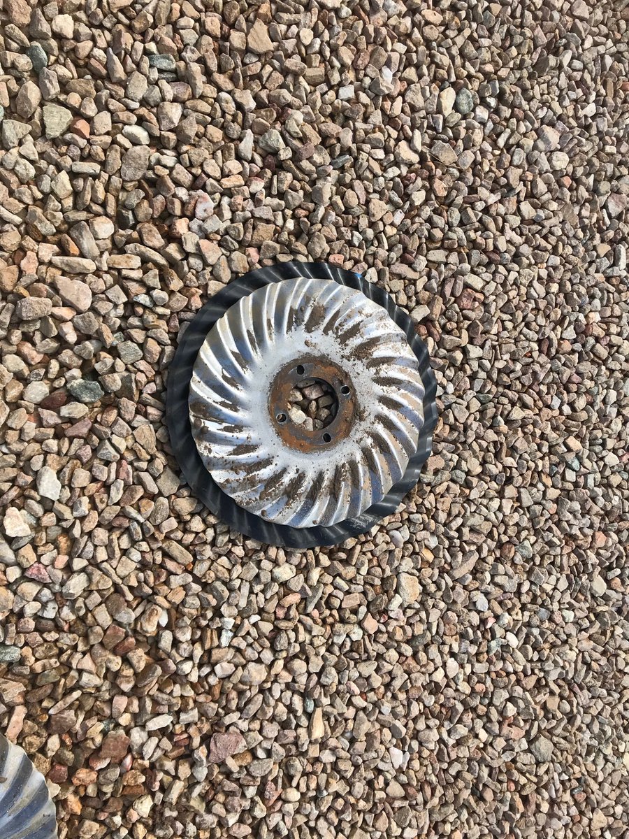 LienertBen's tweet photo. Quick pit stop to put new coulters on. #seeding2020 https://t.co/QalRNpbxne
