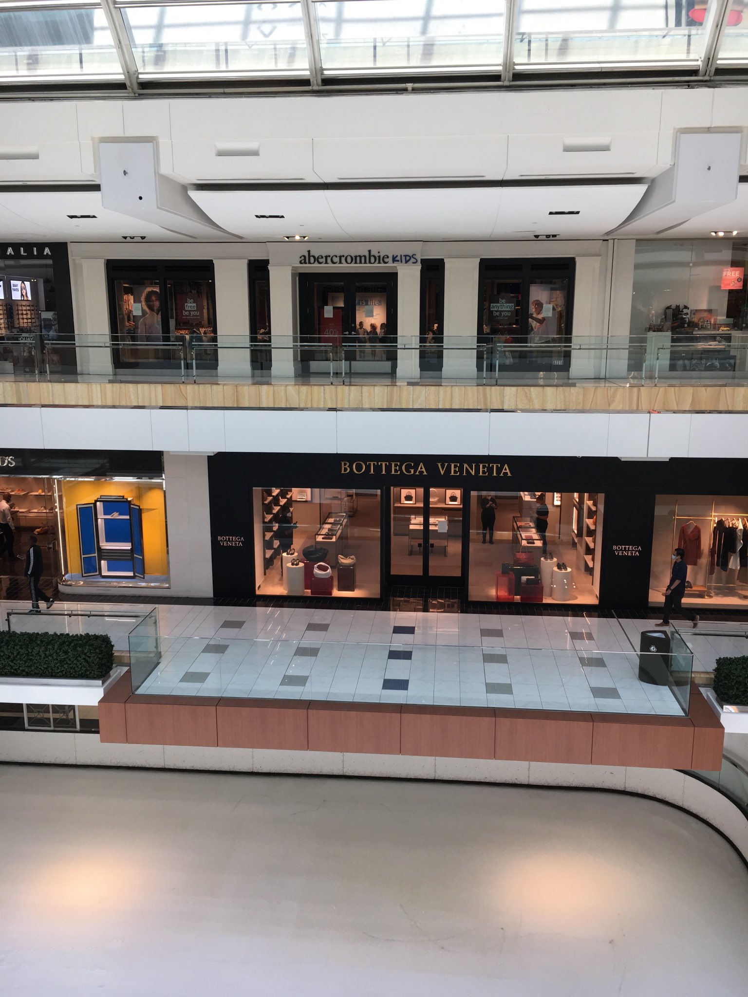 abercrombie and fitch galleria mall