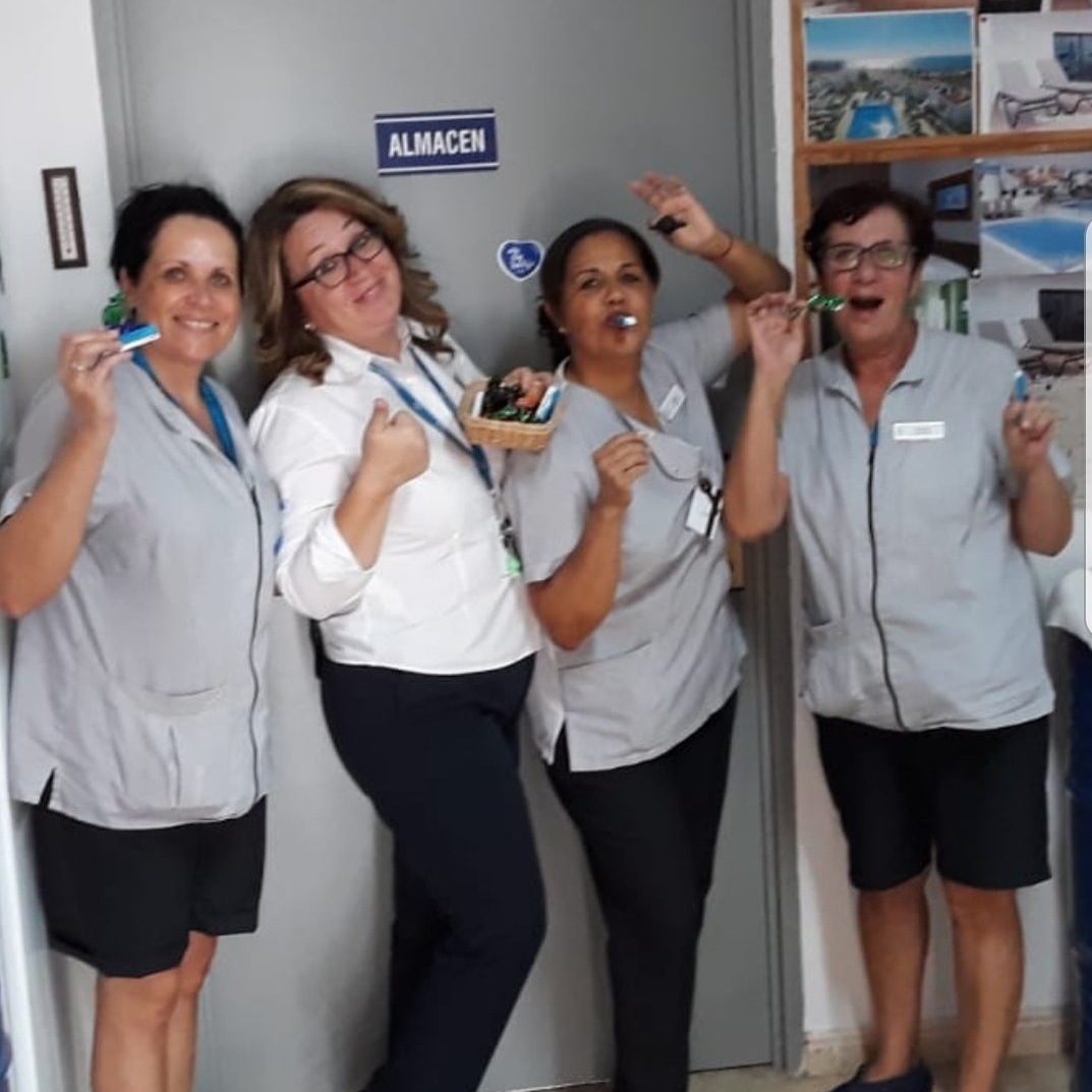 Marialuisagarec's tweet photo. Feliz día del trabajo. Equipo de #Sunsetviewclub os echamos de menos @DavidSVC8 @Lidia_SVC @juanmaintenance @Lola_RCO. Volveremos. Hasta pronto compañeros 💎 #Diamondresorts #Jpsunsetviewclub #Lifeatdiamond https://t.co/8DSB6RJCiY
