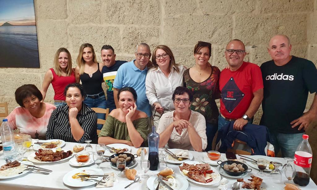 Marialuisagarec's tweet photo. Feliz día del trabajo. Equipo de #Sunsetviewclub os echamos de menos @DavidSVC8 @Lidia_SVC @juanmaintenance @Lola_RCO. Volveremos. Hasta pronto compañeros 💎 #Diamondresorts #Jpsunsetviewclub #Lifeatdiamond https://t.co/8DSB6RJCiY