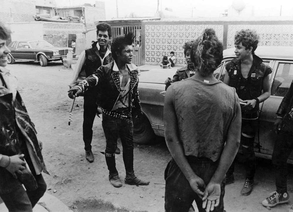 gabotresmil's tweet photo. La escena punk de ciudad Neza 1988. México https://t.co/UCIH6nQVry