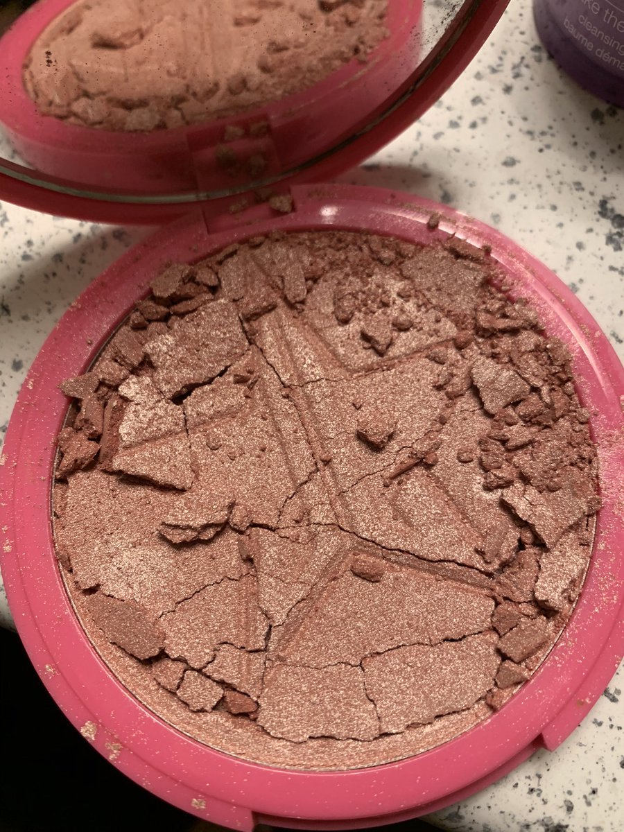 _alexisbaum's tweet photo. My bestie bought Peach Goddess and dropped it so we tried to reset it and it didn’t work so I bought Peach Goddess for us and life was great until I dropped it last night and screamed so loud my husband thought i was getting murdered 😂😭 3rd times a charm. Klutzes @JeffreeStar https://t.co/bpnakC26gT