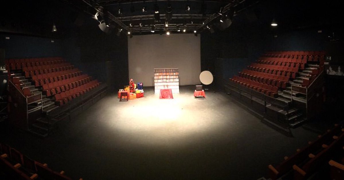 abraycadabrapro's tweet photo. Con ganas, muchas ganas, de volver al teatro.
¿Y vosotros?
#magia #humor #comedia #risas #mago #magos #teatrotavora #teatro #ganasdevolver #ganasdevolveralanormalidad #abraycadabra #abraycadabraproducciones https://t.co/Q87voCltoZ