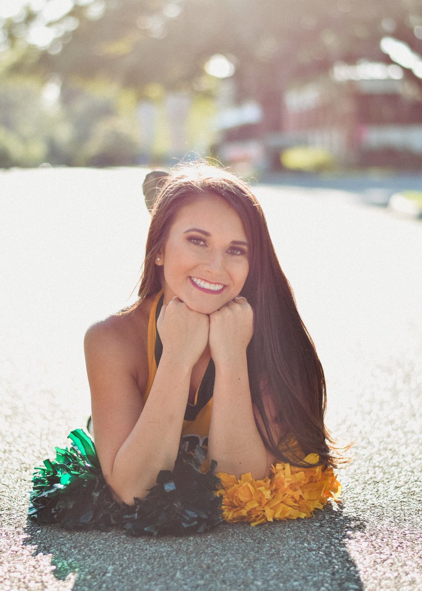 madisonmnunnery's tweet photo. CALLING ALL 2020 SENIORS!!! Love how these senior shoots came out!!! https://t.co/bfPFBucr0c