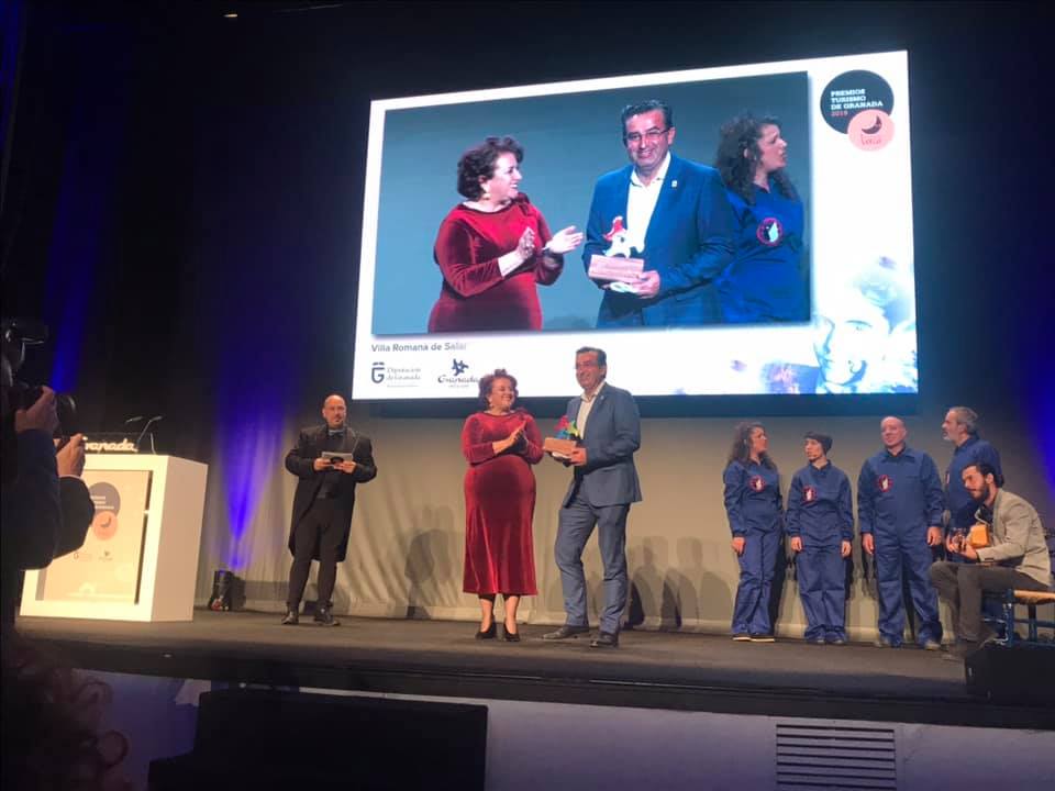 Hoy queremos recordar el gran momento que vivimos cuando Diputación de Granada nos otorgó el premio de turismo, fruto del esfuerzo y constancia que desempeñamos día a día.¡Feliz día del trabajador!
Deseando de volver a recibiros muy pronto.
#YoMeQuedoEnCasa #orgullosalareño