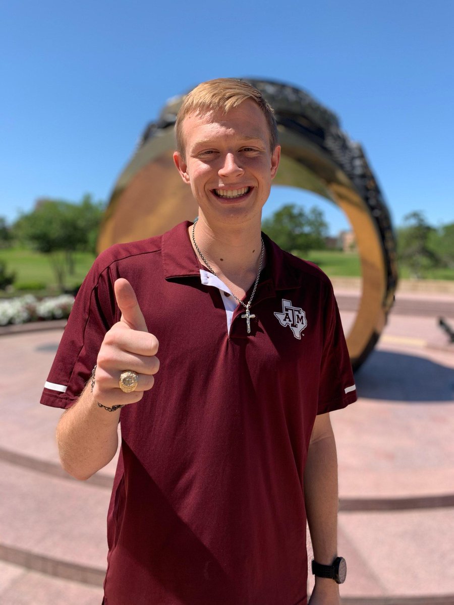 ehajovsky's tweet photo. Proud aunt moment! Gig 'em Will Heye '21 👍 #AggieRing @TAMU @AggieNetwork https://t.co/HaczcMYiv6