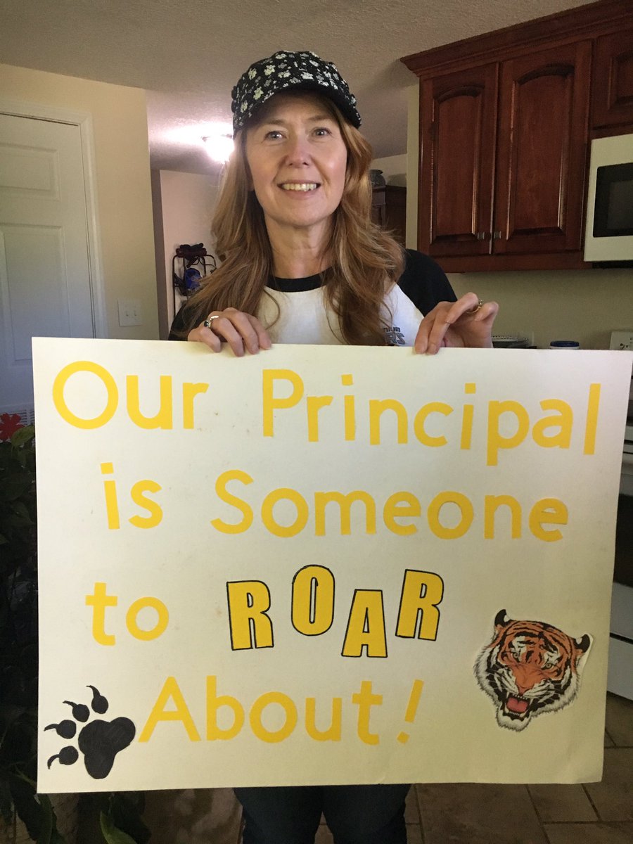 JeriBanghart's tweet photo. Celebrating our amazing principals today. Thank Mrs. Williams and Mrs. Efird! You are amazing! Blessed to be a VES Tiger. #Ignitelearningbcps @ves_tigers @charlesw2015 https://t.co/4mkqyVivk8