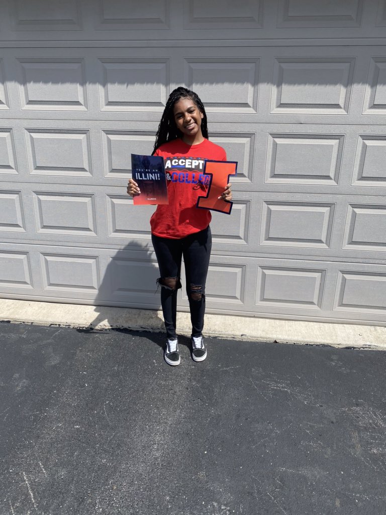 RayLuxx_'s tweet photo. Excited and blessed to announce my commitment to the University of Illinois Urbana-Champaign to study broadcast and digital journalism for the next four years! Super proud to be one of the fighting Illini 🧡💙 #UIUC24 #BeStars #StarsOffToCollege https://t.co/oMamtxwtZF