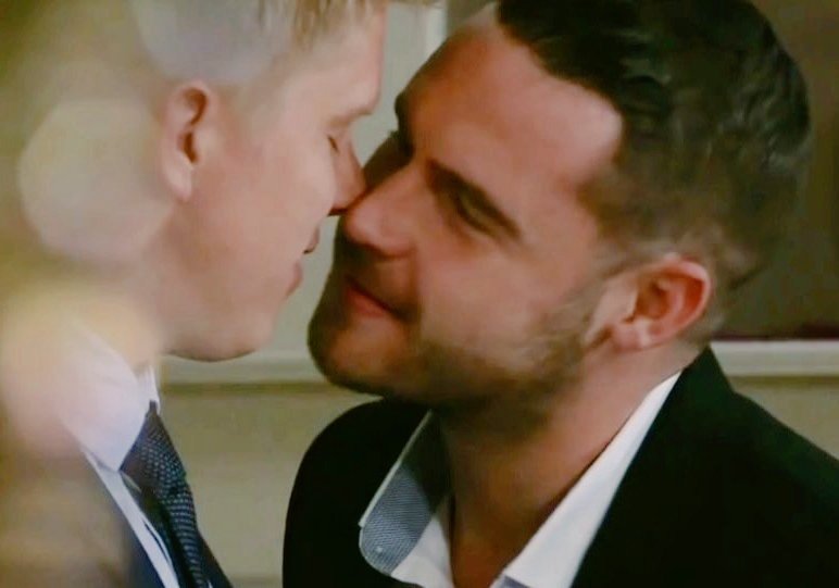 cheek_kisses's tweet photo. Hope you enjoyed my lil Robron, Aaron, Robert, Ryan spam sesh today. 🧡
If you missed it - just scroll down the media section in my profile.
#Robron #onlygoodtimes
#RobronForever #loveislove https://t.co/OgQEo1Goqz