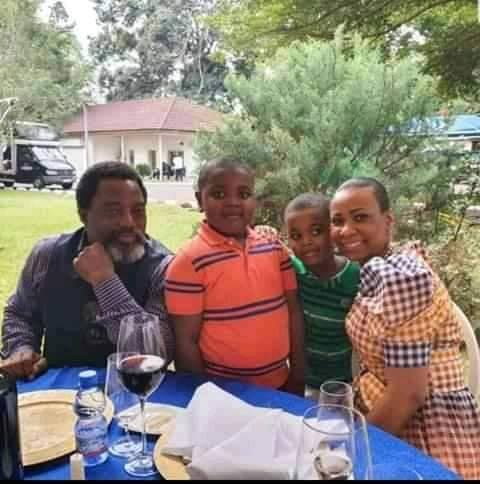 drcJosephKabila's tweet photo. #RDC #Kabila #Famille: Avec les miens https://t.co/1VEplfa8NY