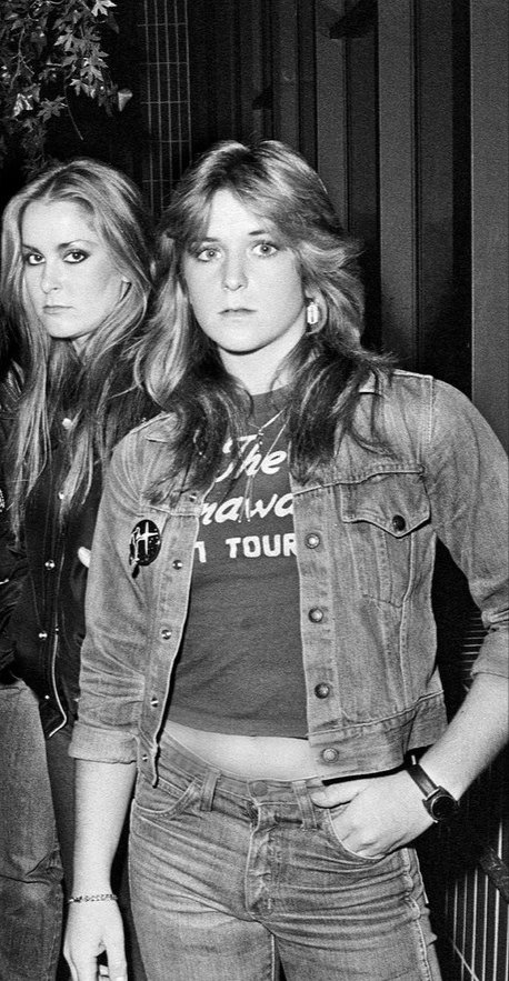 Marman_Barman's tweet photo. Блин, какая женщина (барабанщица The Runaways) https://t.co/4CsKkbwrEt