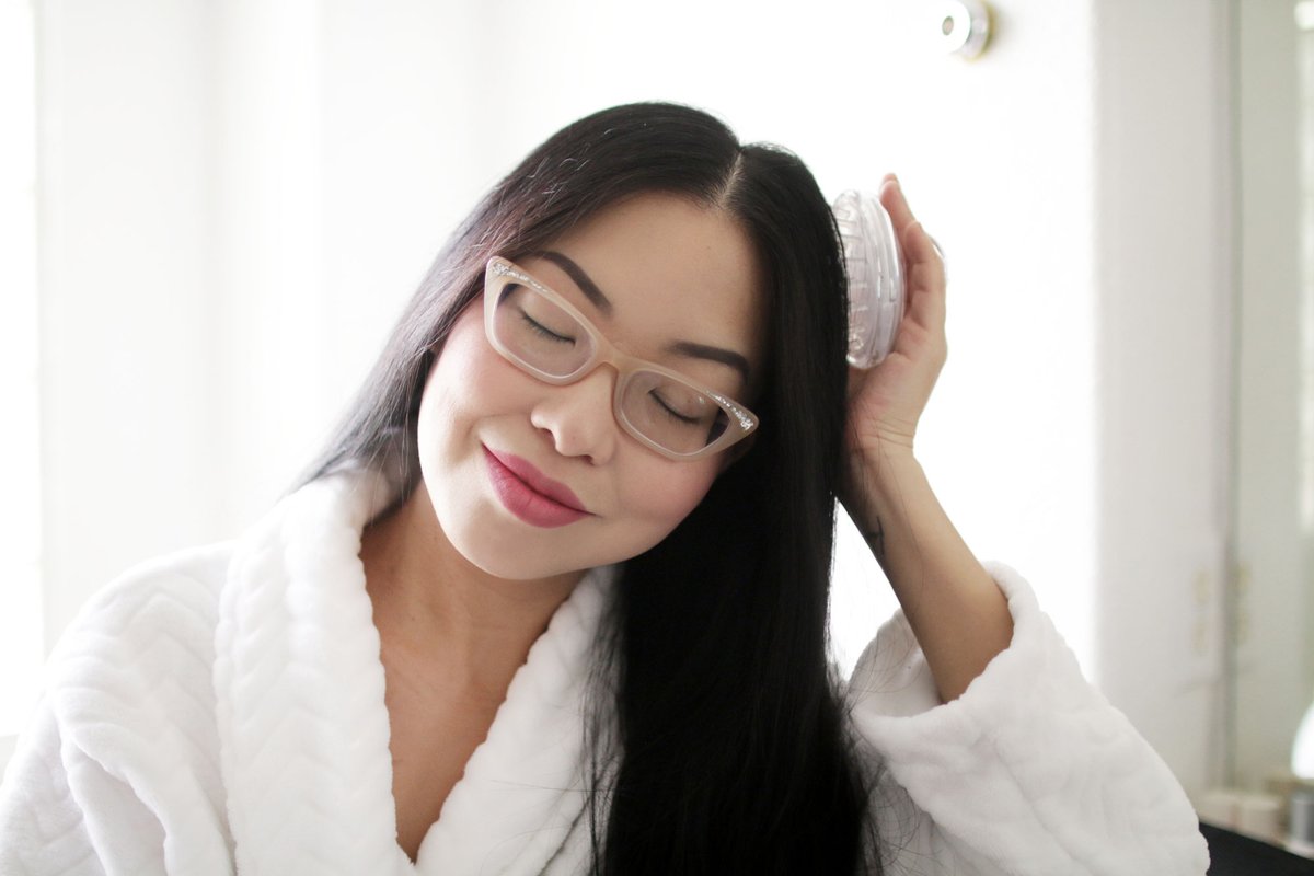 angelarbethea's tweet photo. AD: Rooted Rituals found the secret to achieving beautiful, healthy hair. By ❝focusing on where it all begins❞ –the roots!
Check out my @YouTube channel for the deets! https://t.co/XS8hTMTKeI
Also, review is up on the blog » https://t.co/G3jOFY3juK
#RootedRituals #RootCrew https://t.co/PpAIt95OVa