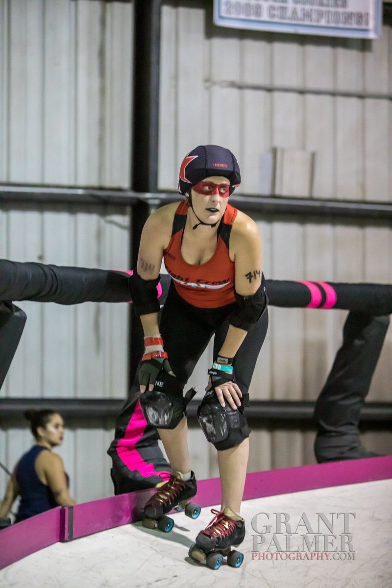 DerbyDolls's tweet photo. Skater Napollyanna Dynomight is an LA transplant. According to Mighty, she’s from all over America. “I’m rootless!”

We’re glad she found her way to #LosAngeles !

#rollerderby #derbytwitter #roots #america #bankedtrack https://t.co/NNbGLZCGXH