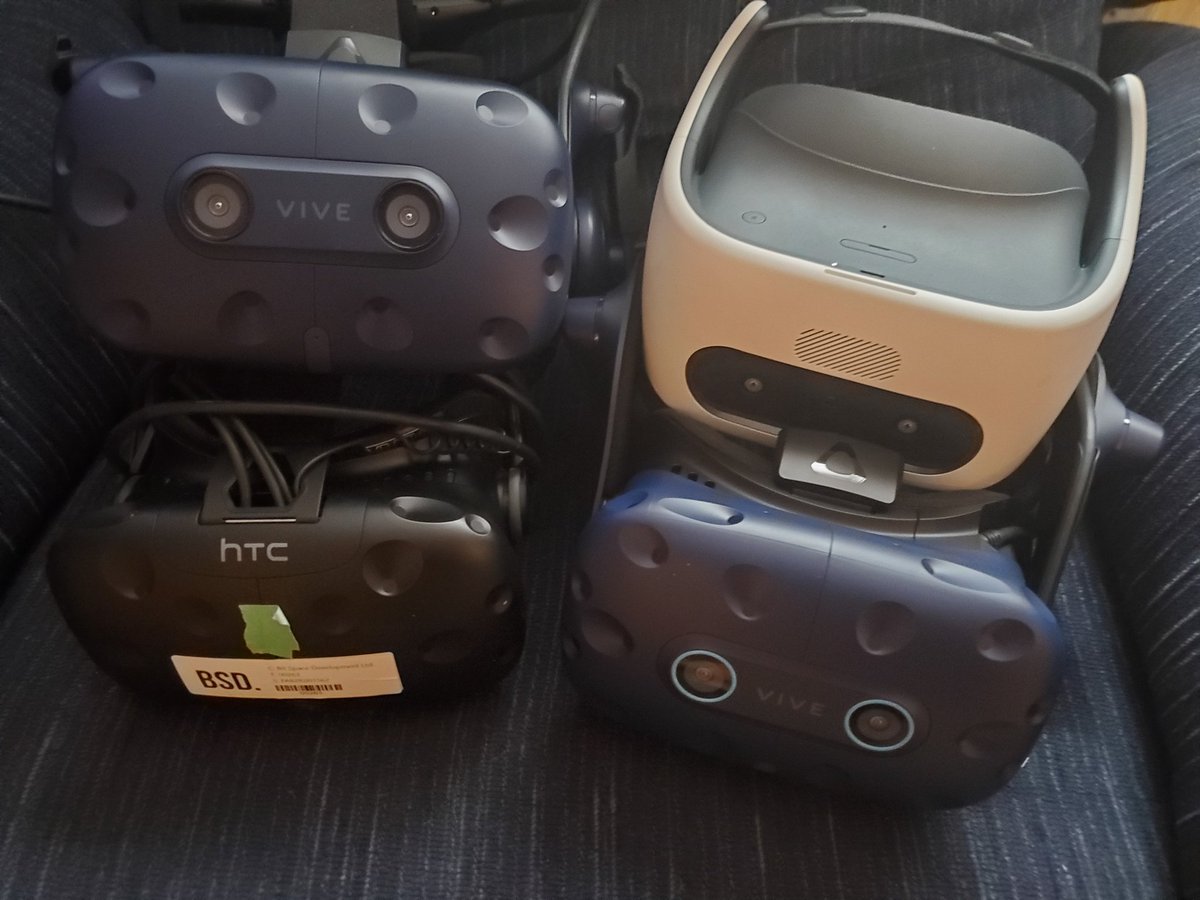 CMDannCA's tweet photo. Updates on my #vive set up for work. #vive #vivepro #viveproeye #vivefocusplus the demo PC now has a wireless vive pro and pro eye option. https://t.co/zwm2L4BzfP