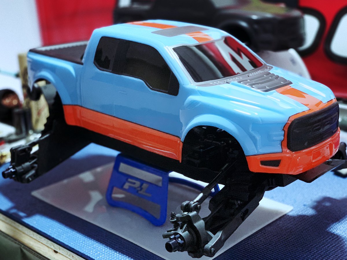 MrGadgetFreak's tweet image. Wenn man sich schon keinen echten Ford GT 40 leisten kann, dann eben im Look als Raptor Karo für den MT410 😇 Decals folgen noch...

#MT410 #TeknoRC #TeknoTakeover