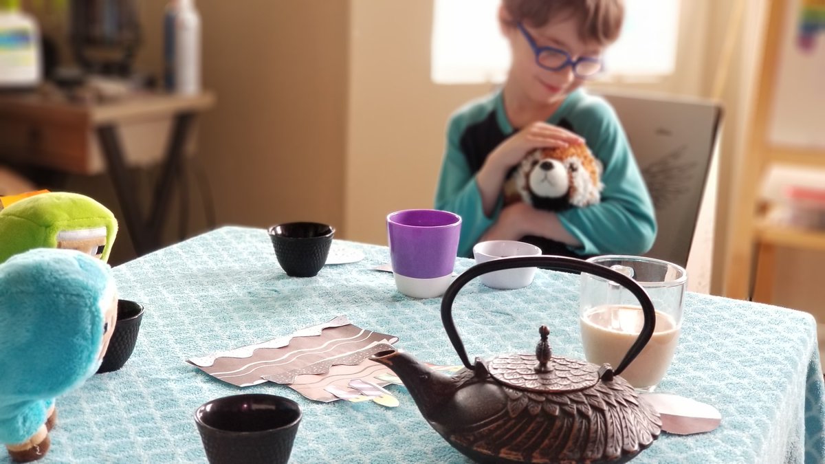 Mirana_Imahso's tweet photo. When the game is life... You just wake up this way - in rainbow armor. #MinecraftTeaParty #ParentProud https://t.co/fBw4aWCdNi