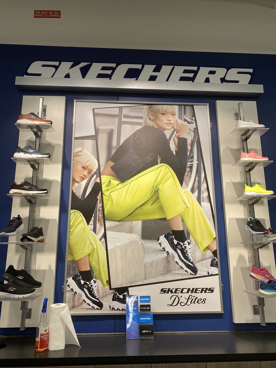 SavvyTamz_57's tweet photo. Sketchers at Tangers outlet in Savannah is open!  #ReopenGeorgia #ReopenSavannah https://t.co/isFXf0gpif