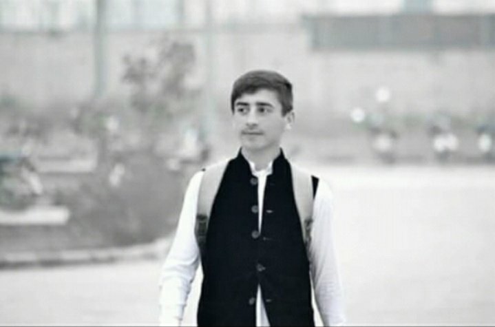 MerayTweets's tweet photo. وقت سے پہلے حادثوں سے لڑا ہوں۔
میں اپنی عُمر سے کئی سال بڑا ہوں۔
ہم ٹوینٹی کے ہوئے نہیں ابھی۔۔۔
تو ہم ہیش ٹیگ استعمال کرینگے #MeAt16😂 https://t.co/Hzxftr2aya