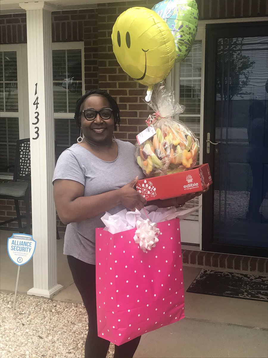 MsDegree5's tweet photo. Happy Principal’s Day to our amazing leader Mrs. Dove! We truly appreciate you! 💙💛@wilburn_es @LuDove2 https://t.co/QIYdkfi3cy