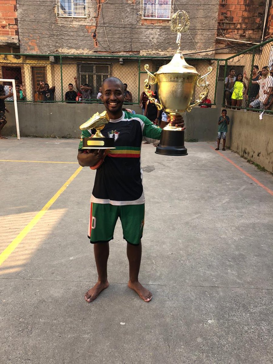 MarquinhoJoga's tweet photo. Campeão e artilheiro #Pegamos https://t.co/OelEOTGLHf
