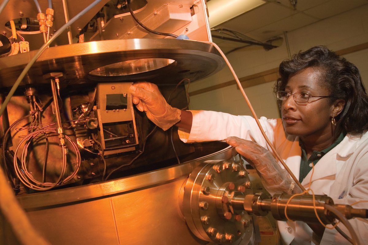 usfsloanucem's tweet photo. @SloanNetwork @UTEP Proud to congratulate @EngineeringUSF @EE_USF PhD graduate Deidra Hodges @UTEP on receiving a @SloanNetwork seed grant.  Learn more about her work:  https://t.co/xy9wauHiry @BrookhavenLab, #inclusiveexcellence https://t.co/exdYY1hyKl