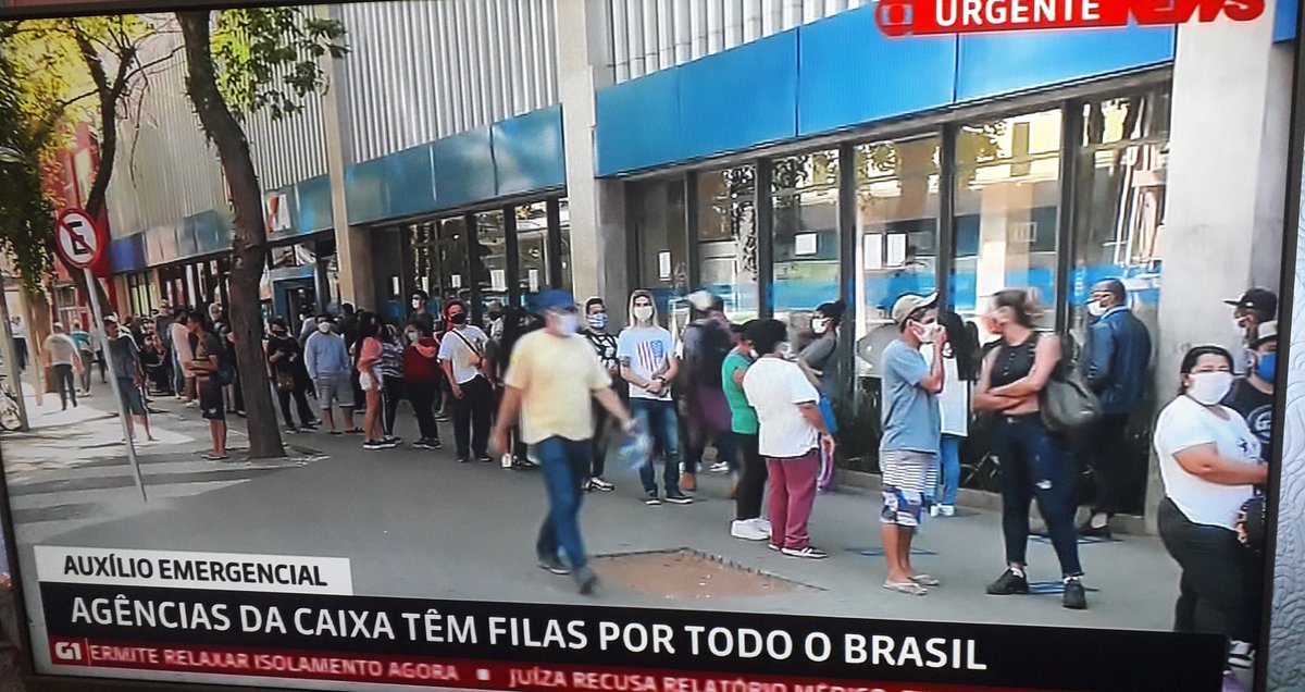 Com tantas filas não é possível manter o distanciamento social.

Algumas possíveis marcações 

#auxilioemergencial 
<a href="/jairbolsonaro/">Jair M. Bolsonaro</a> <a href="/MPTDFTO/">MPT no DF e Tocantins</a> @MPT_PGT <a href="/AlbertoBalazei1/">Alberto Balazeiro</a> <a href="/imparcialonline/">O Imparcial</a> <a href="/erikakokay/">Erika Kokay</a> <a href="/profmarcivania/">Profª Marcivânia</a> @AndreJanonesAdv @MinEconomia @MinCidadania <a href="/UOLNoticias/">UOL Notícias</a> 
<a href="/correio/">Correio Braziliense</a>