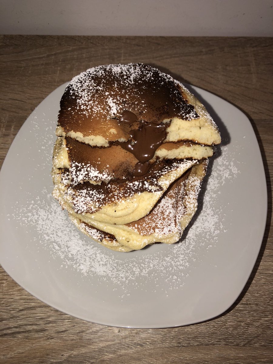 mame_thian's tweet photo. Donc pendant le live de @c_moustaph àk @alphiizi tog nafi michoui ba defar pancakes 😭😭😭😭 #challengeftor https://t.co/AlKAb8mw5t