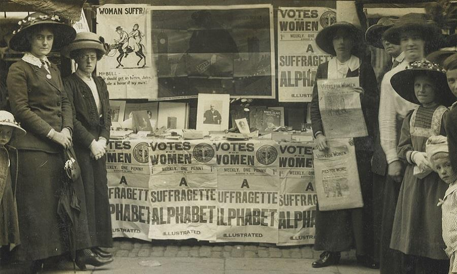 C votes. Суфражистки Англия 19-20 век. Суфражистки 20 века. Суфражистки 19 20 века в Англии. Суфражистки 1908.