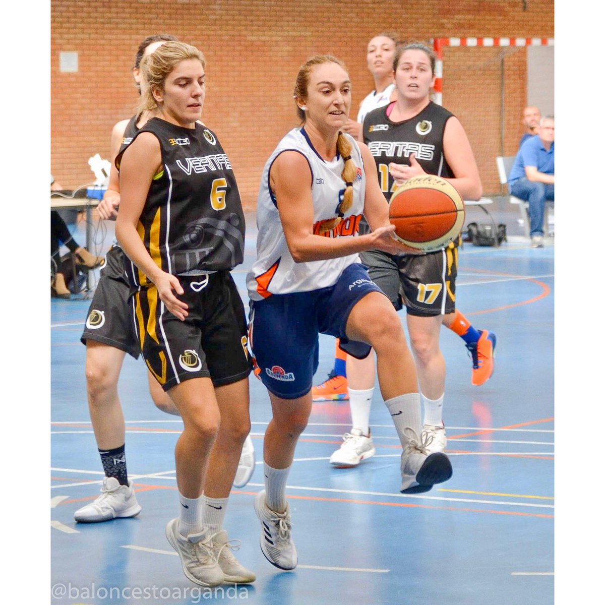 baloncesarganda's tweet photo. ¡Nuestro Nacional Femenino GRUPO HAFESA! 💪🏻 #baloncesto #basketball #baloncestofemenino #cbarganda #grupohafesa #nacionalfem 🏀🏀 https://t.co/MqSISxv8X0