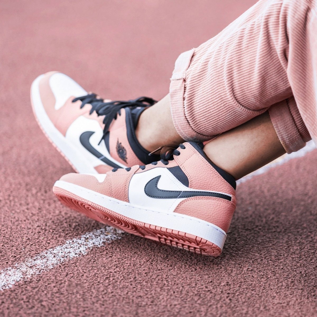 soledfootwear's tweet photo. ‼️Jordan 1 Pink Quartz‼️
NOW available, we have a source with a wide range of sizes available starting from only £179 - DM for more information 
#soledfw #airjordan1 #pink #shoesale #shoesaddict #shoeaholic #nike https://t.co/gHMDaPCon8