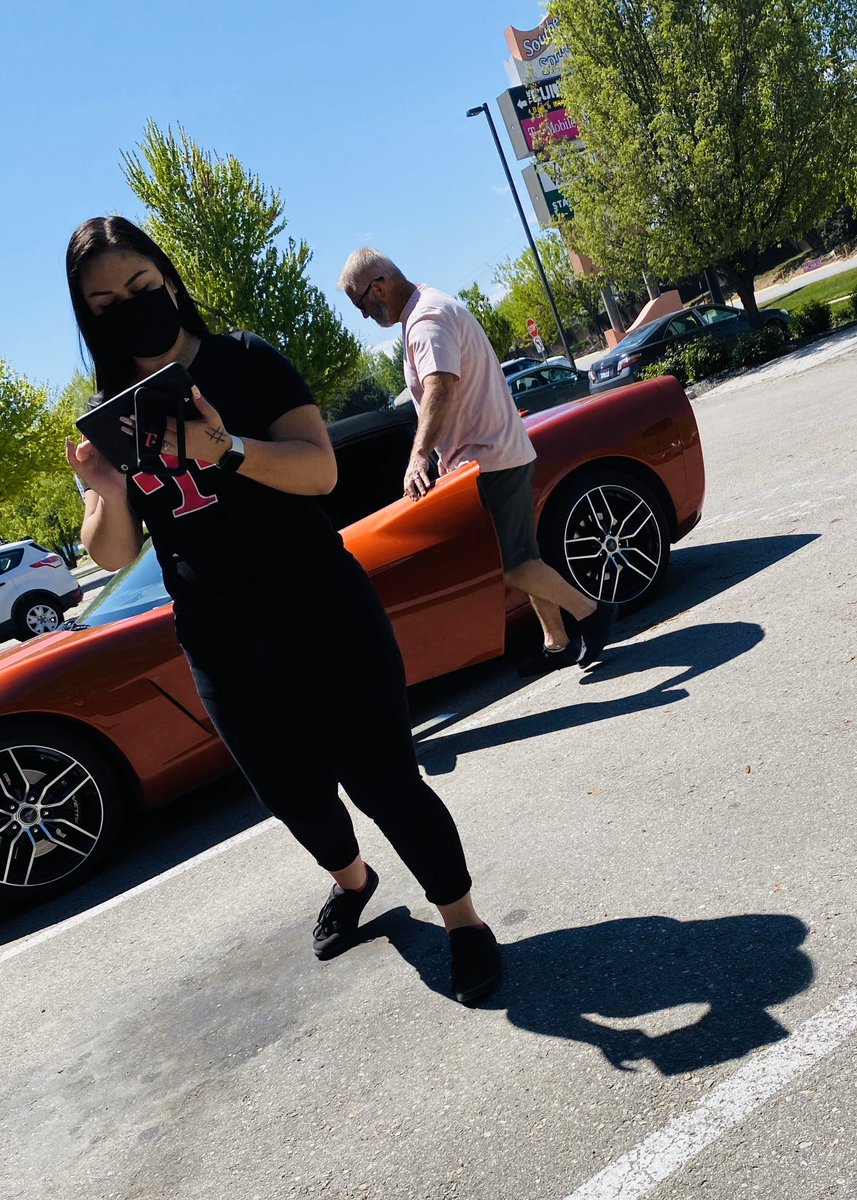 ExclusiveMaria1's tweet photo. Getting some sun and helping our customers! #safety #tmobile #940D #meridian @Amandazettek1 @cleve_travis @TBlackwell1010 https://t.co/957022UUHZ