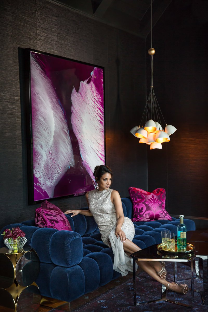 LightingShe's tweet image. Waiting around for happy hour to begin?⏳Take a look at this @HinkleyLighting work of art and place your order today, just before cocktail time, at 518-383-0800 or marketing@sheinc.com. Cheers! 🥂