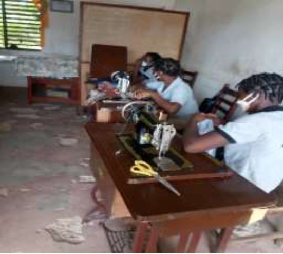 jarnati's tweet photo. Nous lançons ce jour la fabrication de 1552 masques, 420 litres de savon liquide, 22 dispositifs de lavage de mains pour 2 écoles et 2 orphelinats du Nord Bénin, pour promouvoir les gestes barrières. #natitingou #jarnati #Benin  #solidarité #COVID19 https://t.co/o7OFlcoJ1L