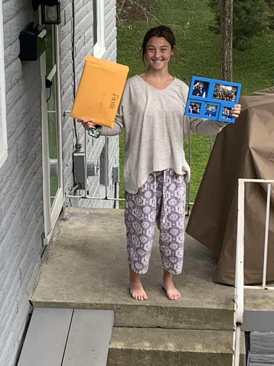 The 2019-20 Cheer Season has come to an end! It was great seeing our 📣 Senior cheerleaders! #GoBirds  #ClassOf2020 #bestwishes  <a href="/fthhsathletics/">HHS Birds</a>