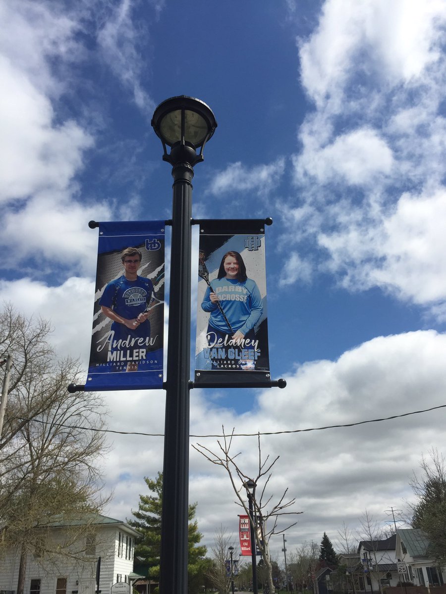 DBYYearbook's tweet photo. @DarbyFans @Hilliard_Darby Found @laney__vancleef and ran into Gabi with her pupper. Seniors, I would still love selfies with your sign to include in the yearbook. #selfiewithyoursign #springathlete #onehilliard #hilliarddarby https://t.co/fIFtDwP4KX