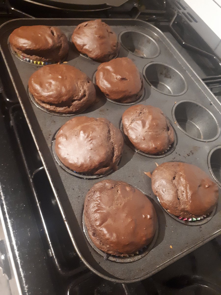 gemmakatedavis's tweet photo. Going wild tonight for the start of a week off... 25 minute HIIT workout, 8 minute ab finisher homemade mushroom & spinach pizza for tea, now pre baking my post workout breakfast buns for tomorrow! @thebodycoach #healthyeating #goingforthewin #G4orce #healthandwellbeing 😋🏃♀️👊💪 https://t.co/kwJT4G2suX