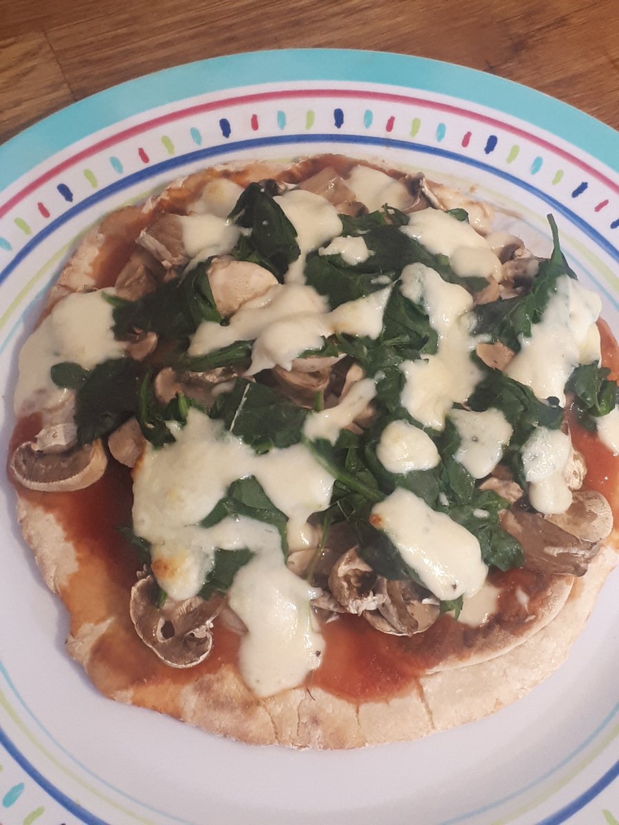 gemmakatedavis's tweet photo. Going wild tonight for the start of a week off... 25 minute HIIT workout, 8 minute ab finisher homemade mushroom & spinach pizza for tea, now pre baking my post workout breakfast buns for tomorrow! @thebodycoach #healthyeating #goingforthewin #G4orce #healthandwellbeing 😋🏃♀️👊💪 https://t.co/kwJT4G2suX