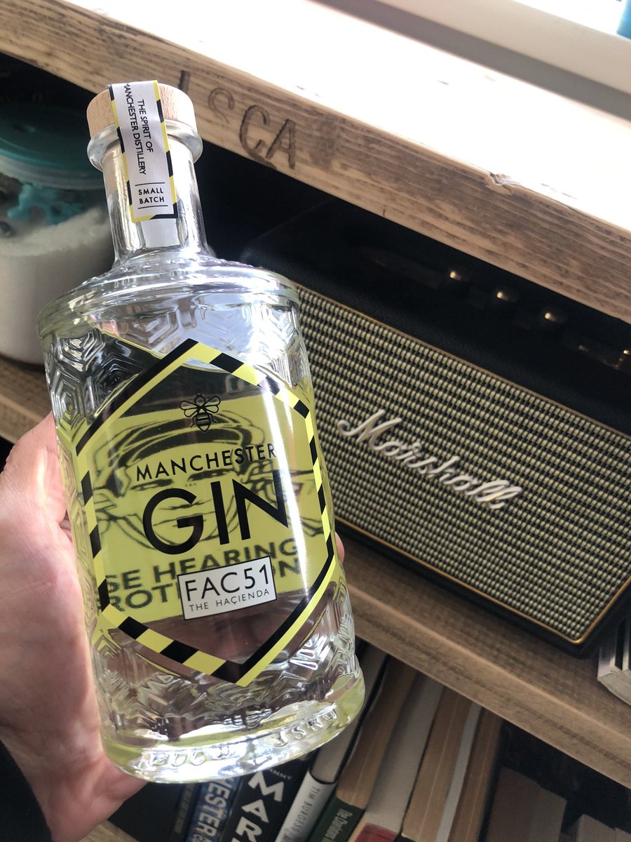 FudgeFudgebear's tweet photo. @therealboon on the Manchester gin buzzin off the tunes with @cmetchells x https://t.co/R4pXOVrJeQ