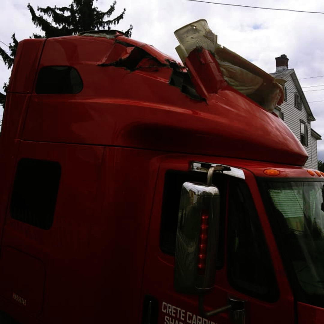 USA_Breakdown's tweet photo. I guess that's one way to get that skylight you always wanted...

#trucker #trucking #oops https://t.co/L2O3COzfPG