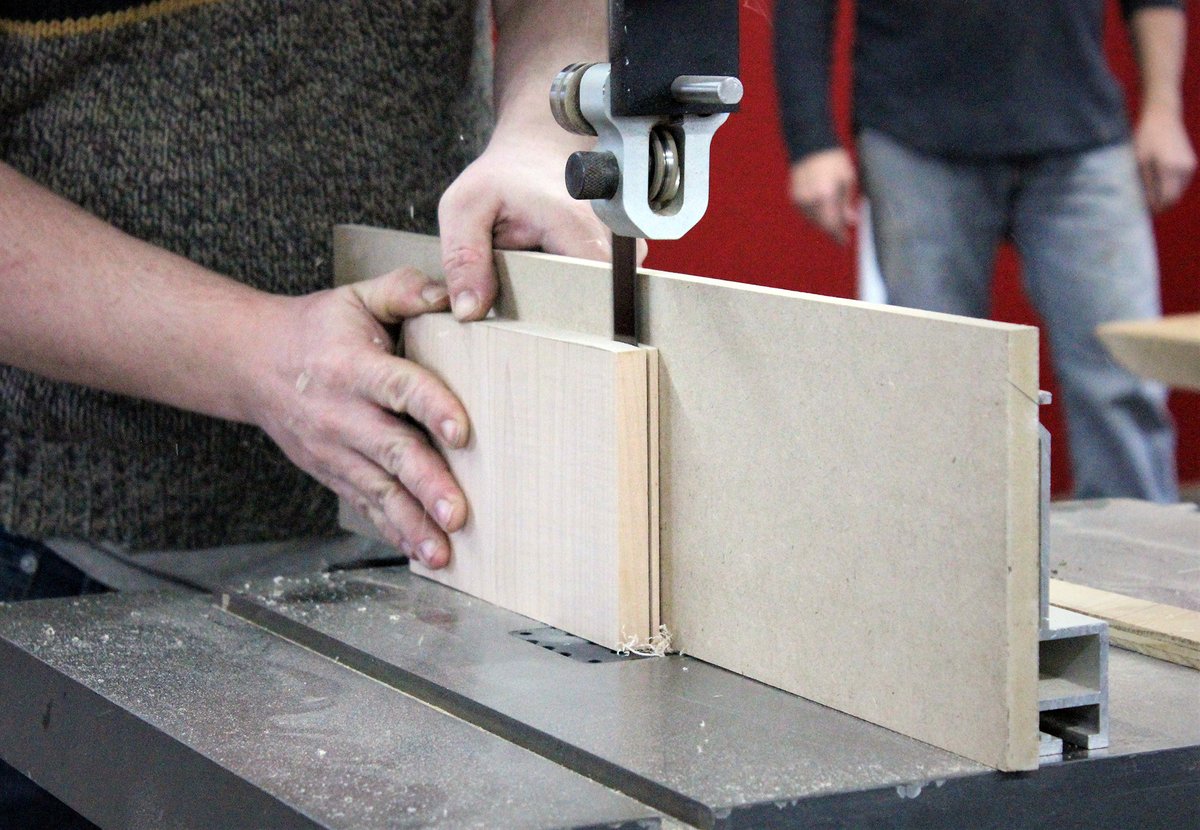 ChicagoIADC's tweet photo. We’re all familiar with the terms “hardwood” and “softwood” but have you ever wondered how the hardness of wood is measured? 🛠The Janka hardness test measures the resistance of a sample of wood to denting and wear🛠
#ciadc #woodwork #wood #woodfact #industrialfact https://t.co/YU1VAwSg7T