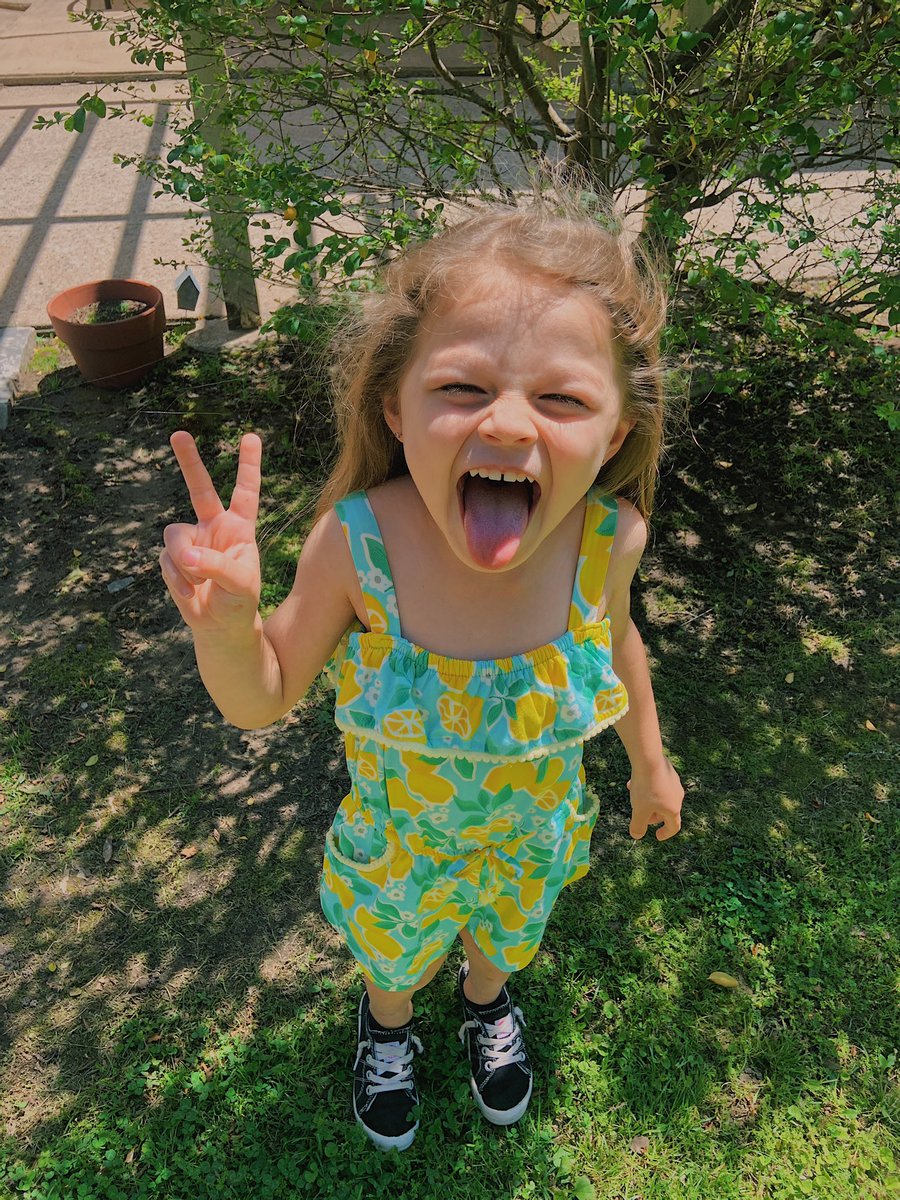 baleighjames's tweet photo. the cutest lil sis ever💛💛 https://t.co/L1IZOTtffo