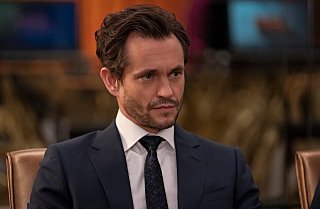 Evalie3689's tweet photo. New promo pictures of #HughDancy in next week's episode of The Good Fight!!! Gawd, he looks soooooo good!!😍😍 https://t.co/DXxAATumvu