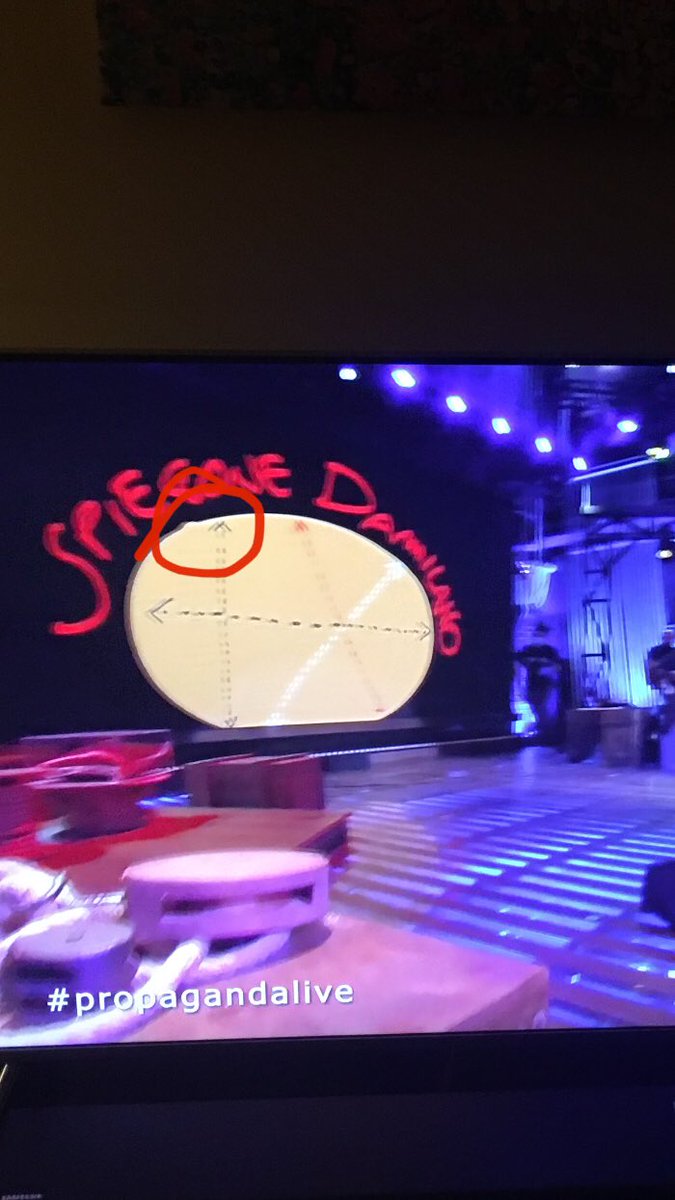 Esposito_Fra's tweet photo. @welikeduel Non sono riuscito a seguire lo spiegone, nieeenteee. Riuscivo a guardare solo il piricullo del sole dietro Damilano. Che nervi 🤬🤬 #propagandalive #spiegone https://t.co/cGMJ9YKfh2