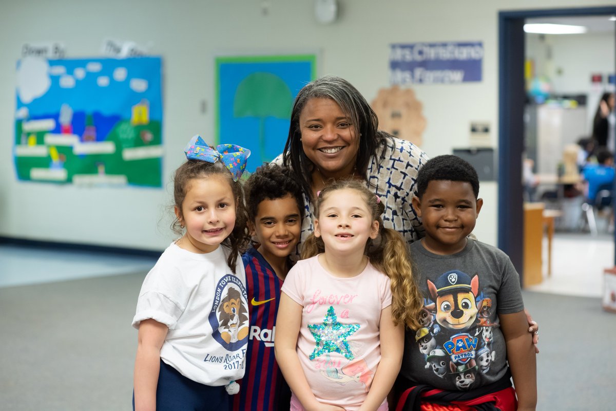 LondonTowneFCPS's tweet photo. Happy Principal Day to the BEST, @padmoreLTES!  Thank you for building such a strong and caring community and leading The Towne through whatever life throws our way, keeping us calm and positive the whole time!  #LTESLions https://t.co/NdjHA9H56W