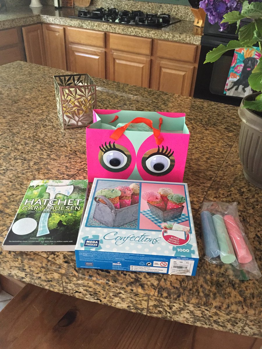 When a student tells you about a book she wants to read... what do you do?  You find it..add a few extra goodies... and bring it to her door!  With appropriate social distancing.. of course! ⁦<a href="/hillsdalepride/">Hillsdale Middle</a>⁩ ⁦<a href="/CajonValleyUSD/">CajonValleyUSD</a>⁩ #Imissmystudents